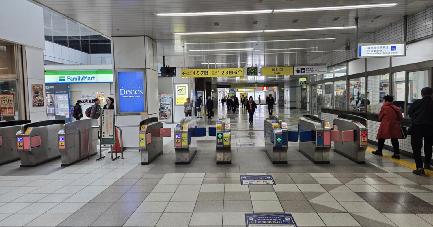 1番出口から外に出ます。