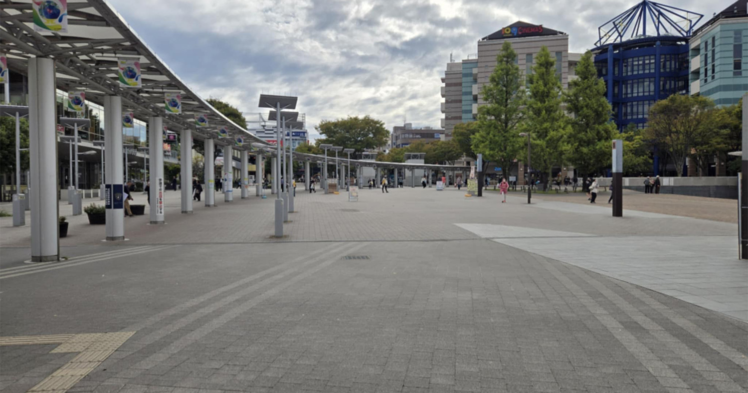 東急SCの横を通ります。