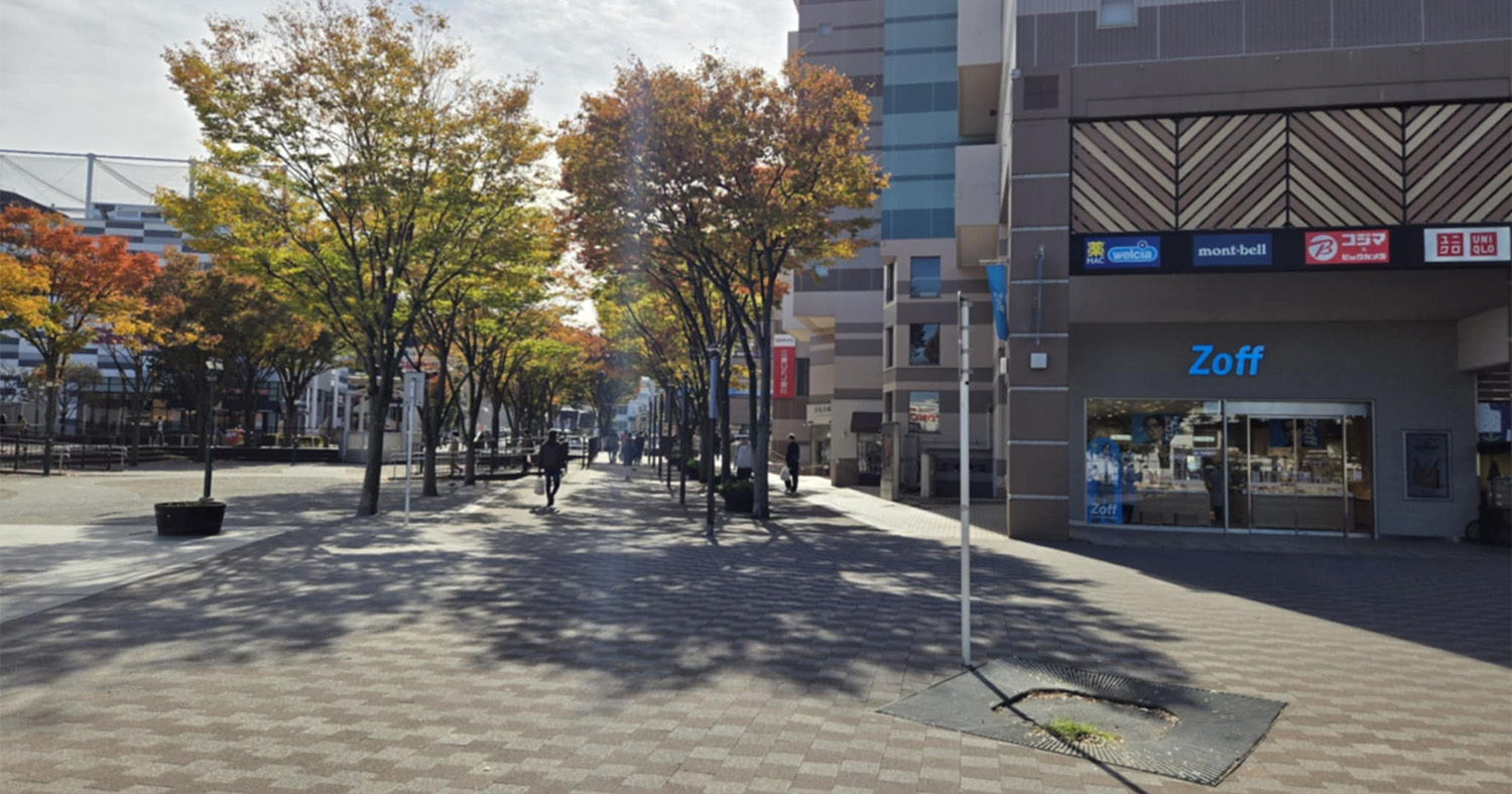 信号を渡ったら右へ。メガネスーパーを過ぎたら左折。