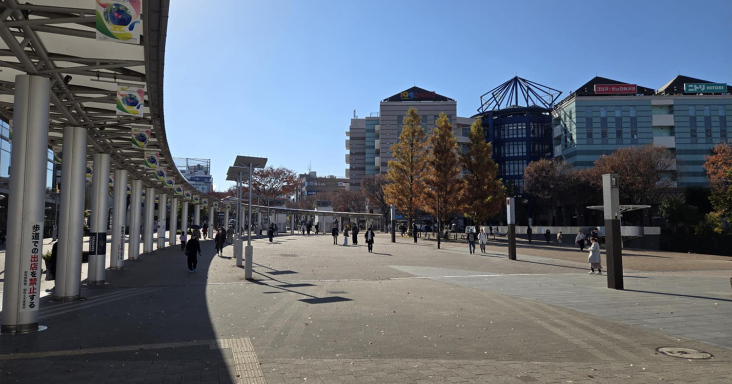 東急SCの横を通ります。