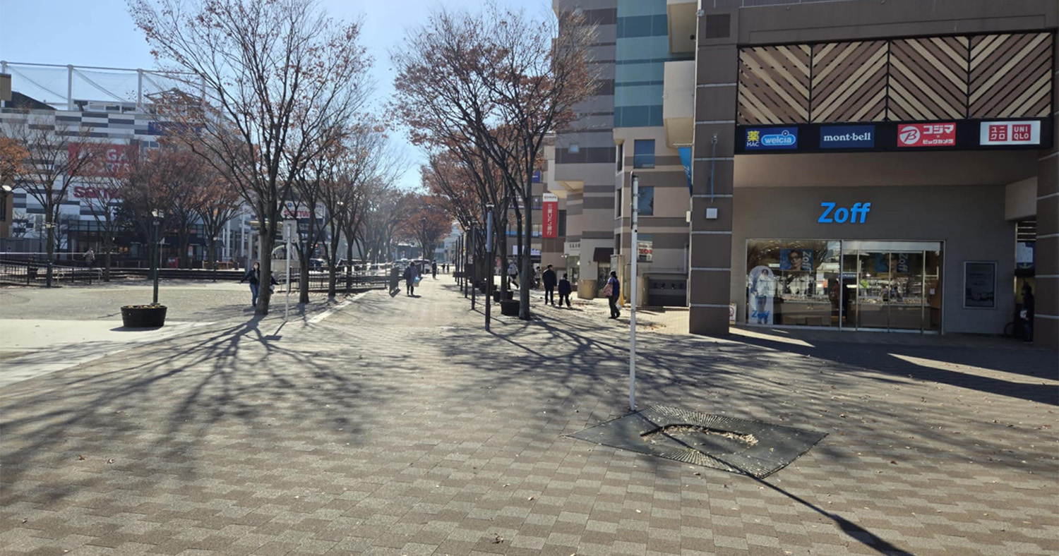 信号を渡ったら右へ。メガネスーパーを過ぎたら左折。